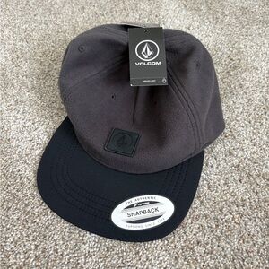 Volcom Grey Black Snapback Hat NWT